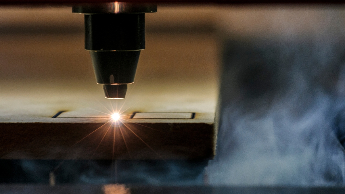 Why the OMTech 20W MOPA Fiber Laser Engraver Is Popular Among Makers