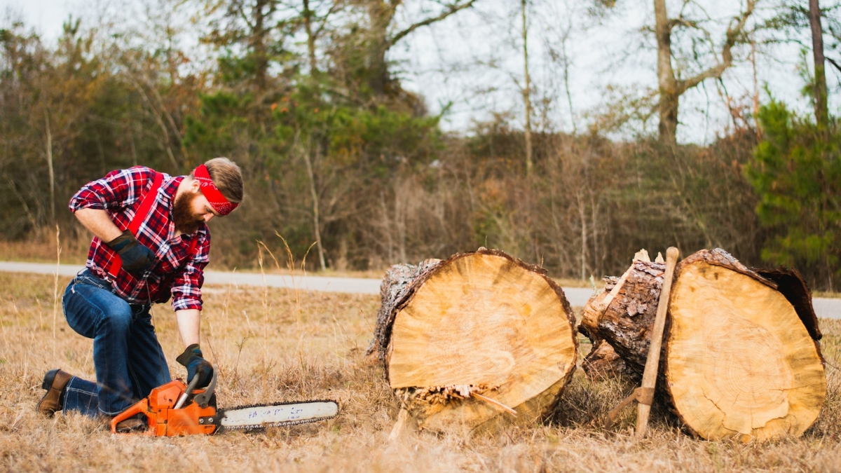 DEWALT Cordless Chainsaw 60V: Cut Like a Pro Without the Hassle