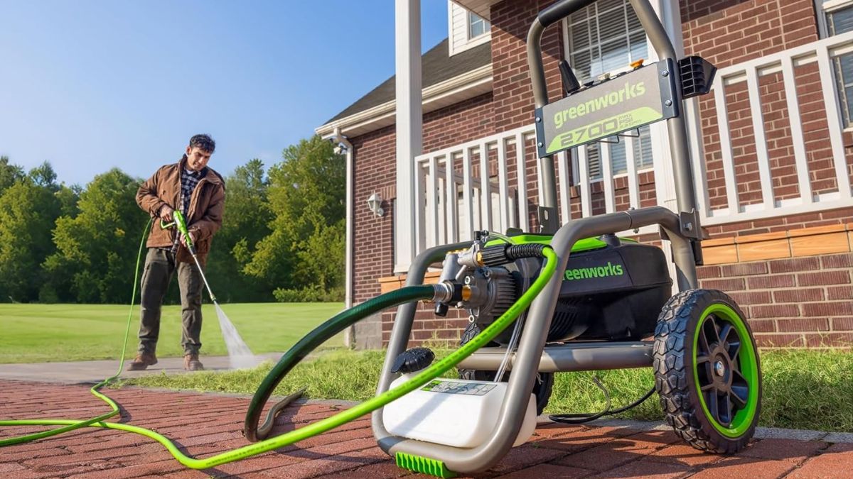 Greenworks Pro Brushless 2700 PSI (CSA Certified) 2.3 GPM Max / 1.2 GPM Electric Pressure Washer