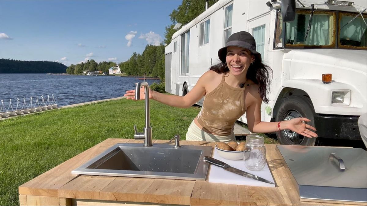 How the TECASA 21 x 18 Drop-in Workstation Sink