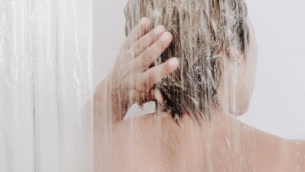 Barossa Design Plastic Shower Liner Clear - Premium PEVA Shower Curtain Liner with Rustproof Grommets and 3 Magnets