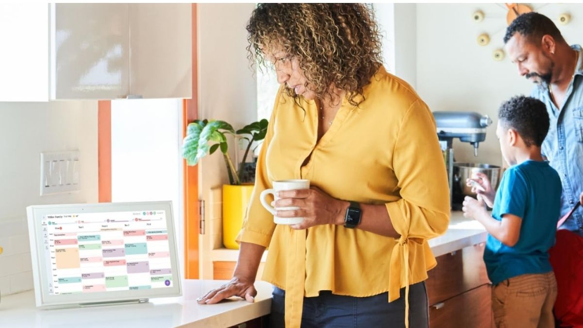 Skylight Calendar: 15-inch Wall Planner Digital Calendar & Chore Chart, Smart Touchscreen Interactive Display for Family Schedules – Wall Mount Included