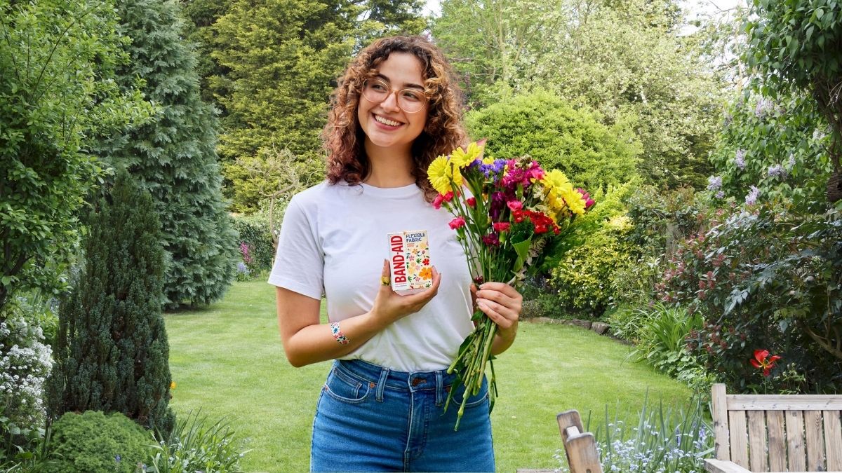 Band-Aid Flexible Fabric Bandages with Wildflower Design: Complete Protection for Minor Wounds