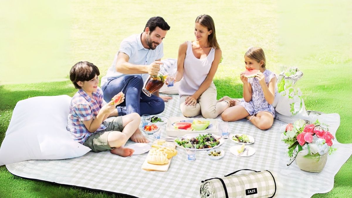 Why the ZAZE Extra Large Picnic Outdoor Blanket Earns Its Bestseller Status