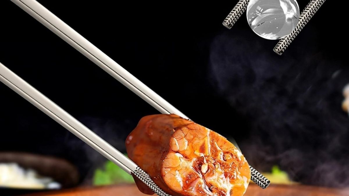 Metal Chopsticks Reusable 2 Pairs 316 Stainless Steel Chopsticks Dishwasher Safe Square Lightweight Non-Slip Chop Sticks Present Set (Chinese knot)