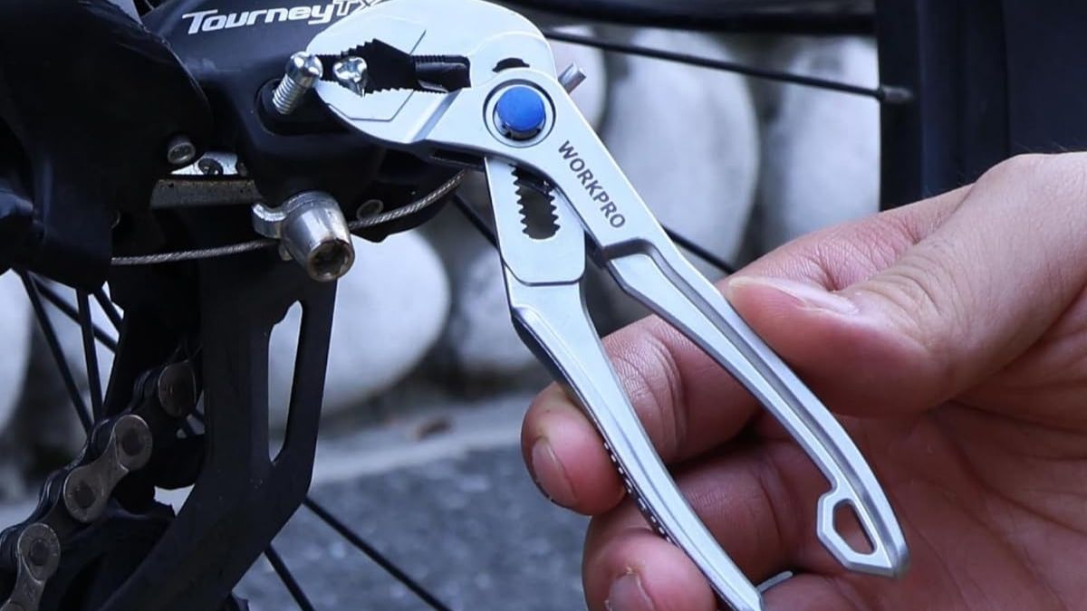 WORKPRO Mini Water Pump Pliers 4-Inch: 15-Position Groove Joint Tool