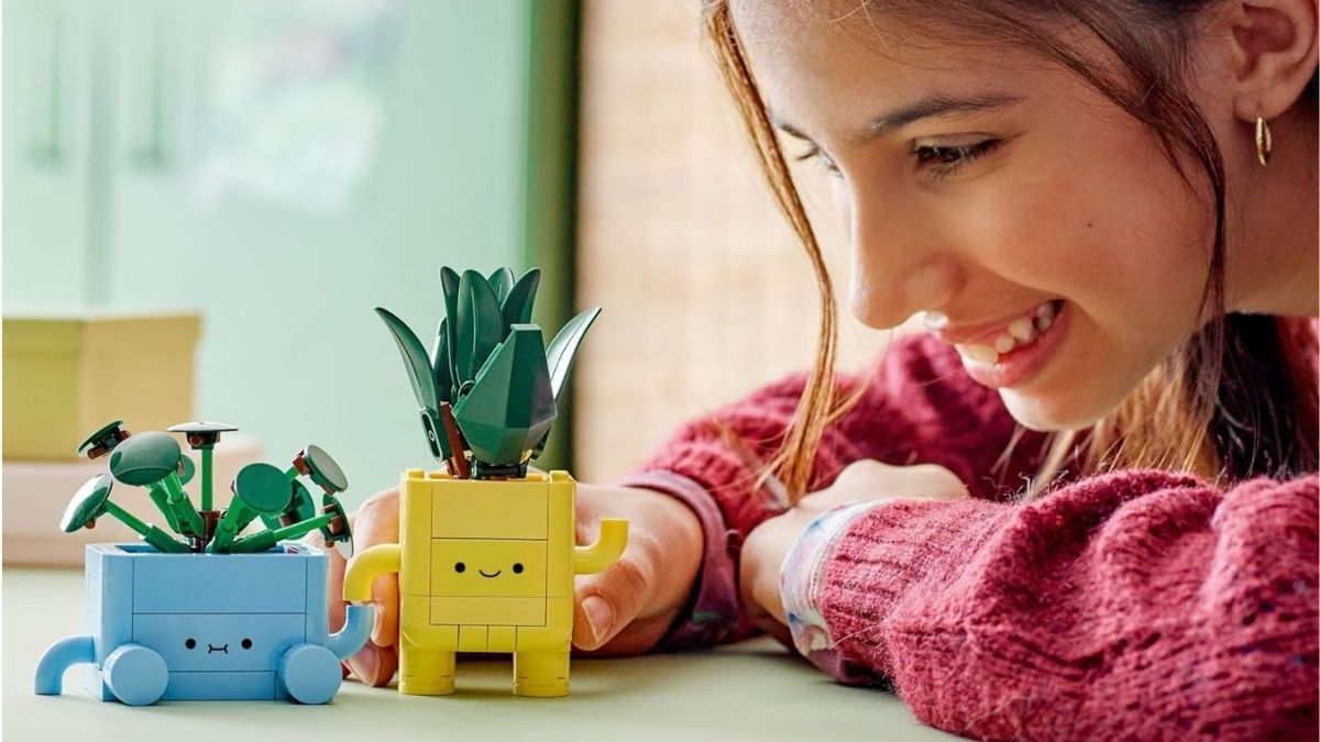 How LEGO Botanicals Happy Plants Lets You Grow a Zero-Maintenance Mini Garden