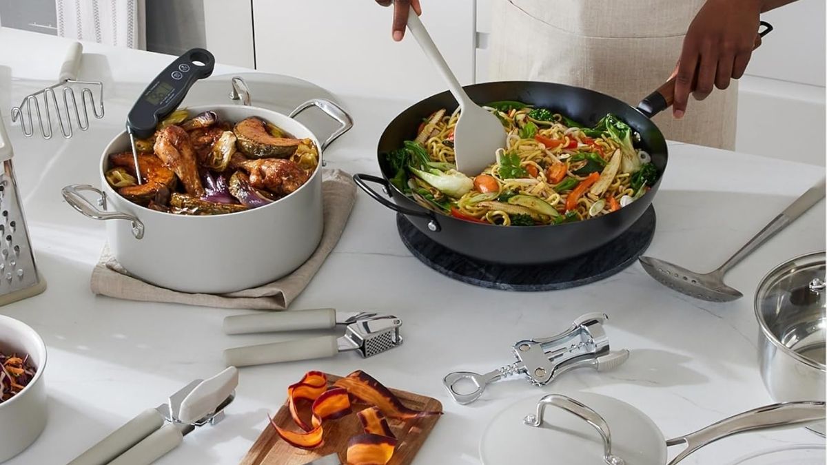 A Simple 2-in-1 Corkscrew and Bottle Opener That Just Works