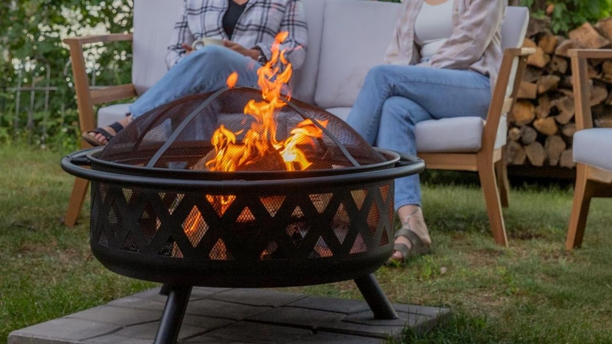 Sunnydaze Crossweave 36-Inch Black Fire Pit: A Stylish Way to Bring Everyone Together Outdoors