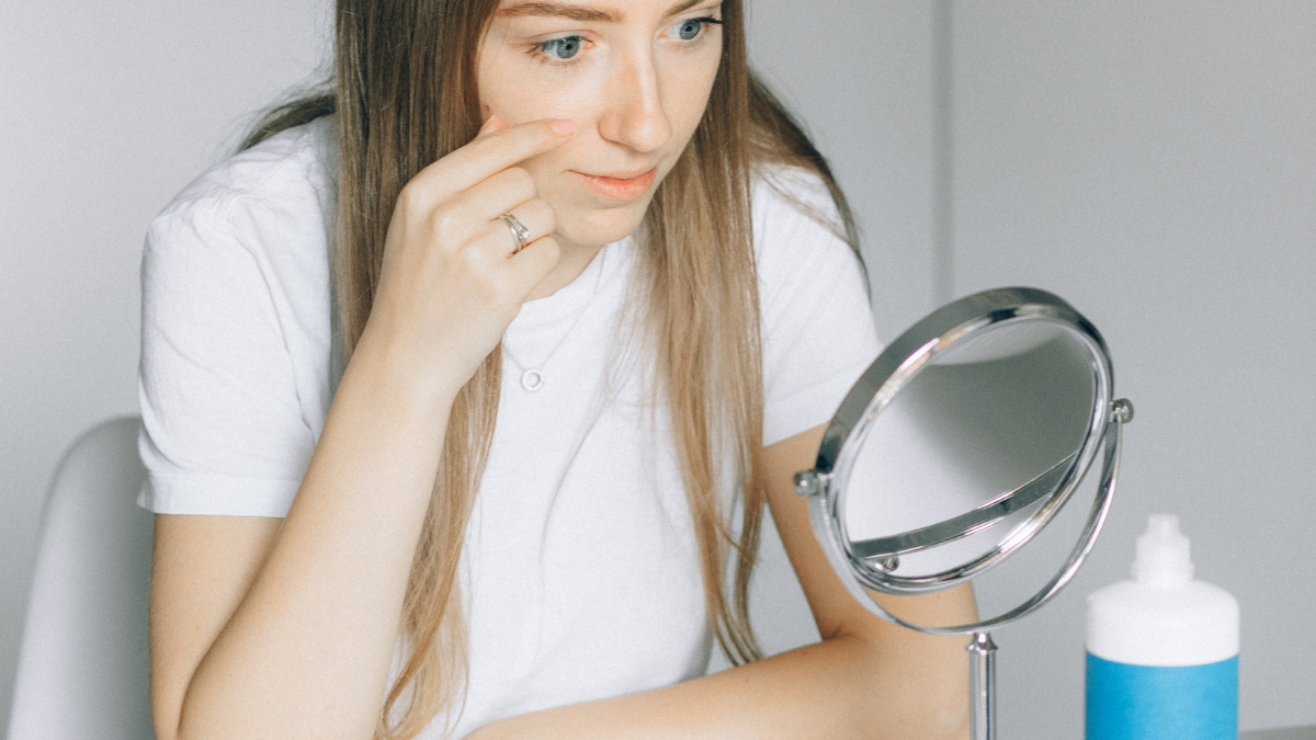 Daily vs. Monthly Contact Lenses: What’s the Difference?